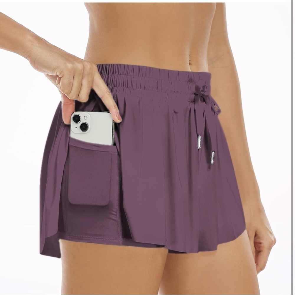 Women’s Shorts - Size M - Picture 4 of 14